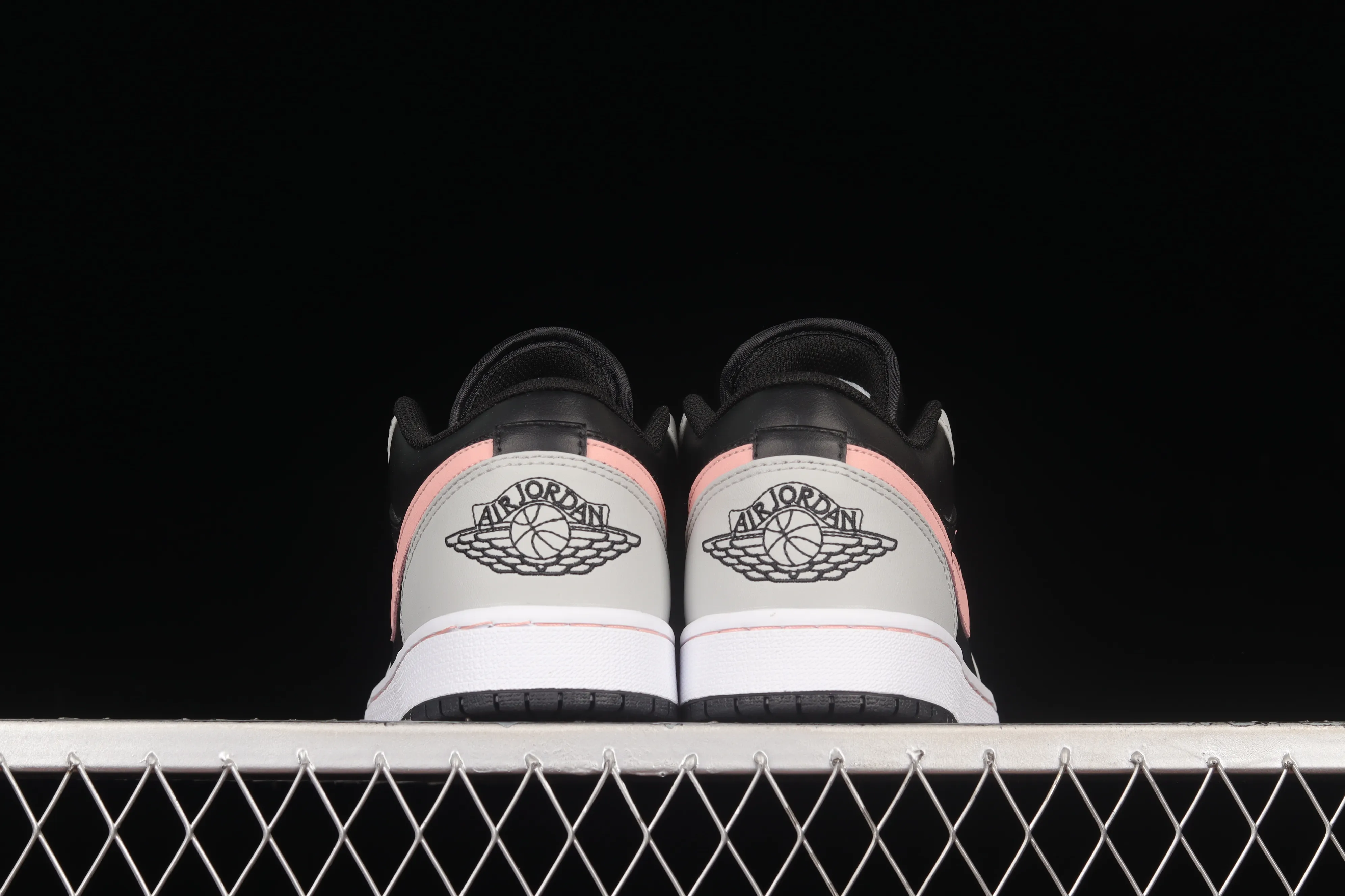 All Categories Air Jordan Jordan Series Basketball Shoes Air Jordan 1 Low Air Jordan 1 Low AJ1 Joe 1 White Black Pink Sports Culture Basketball Shoes 553558-062